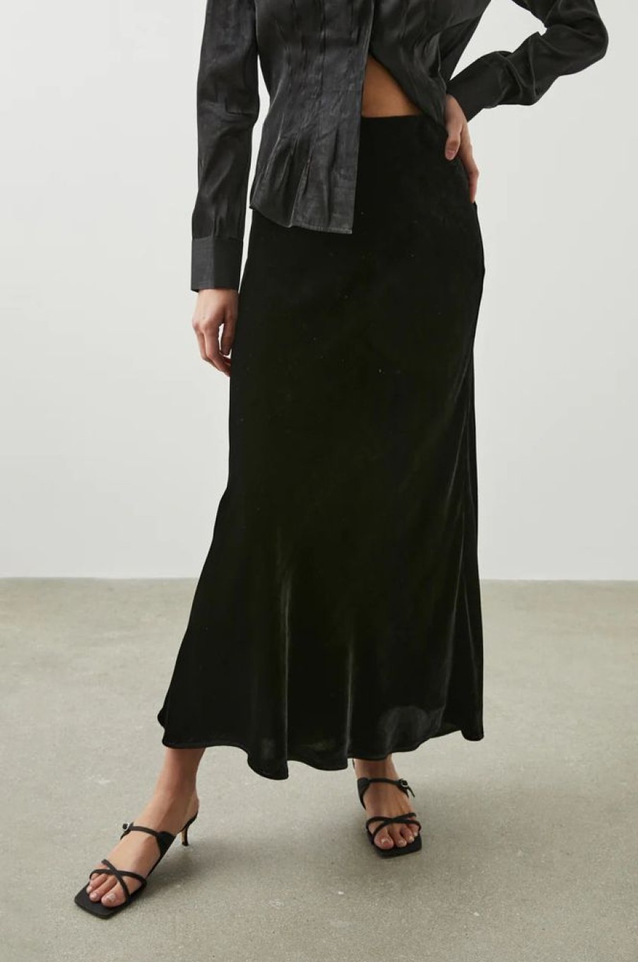 Apparel Rails | Leia Skirt Velvet Black