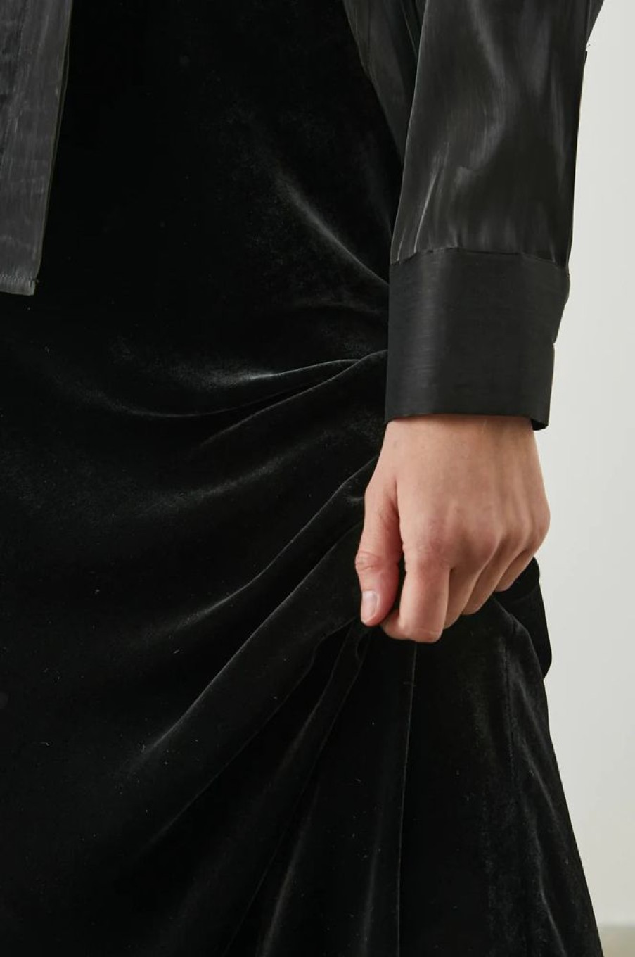 Apparel Rails | Leia Skirt Velvet Black